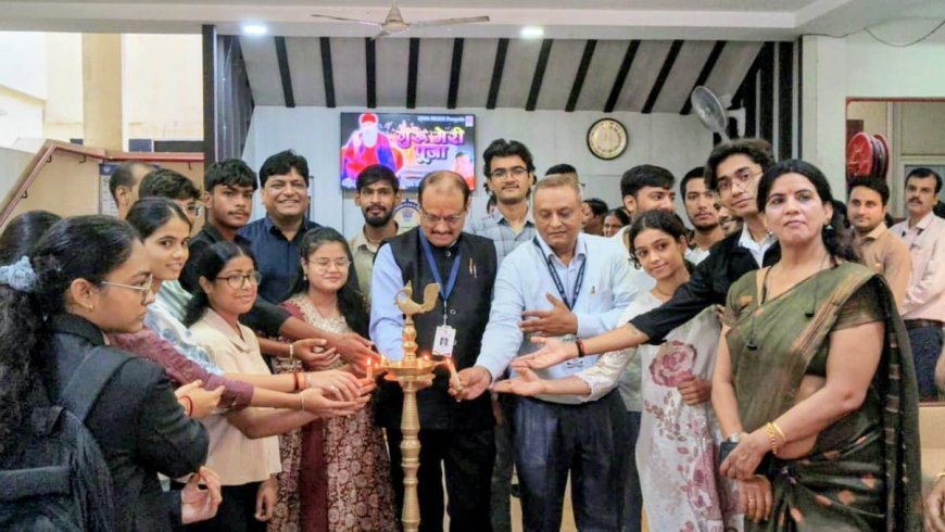वैष्णव कॉलेज ऑफ आर्ट्स एंड कॉमर्स, इंदौर में गुरु पूर्णिमा उत्सव श्रद्धा एवं उत्साह के साथ मनाया