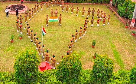 बुरहानपुर के सेवा सदन महाविद्यालय द्वारा एनसीसी कैडेट्स ने मानव श्रृंखला बनाकर भारत का नक्शा बनाकर राष्ट्र की अखण्डता का दिया संदेश