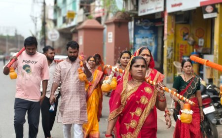 मॉ ताप्ती नदी का जल लेकर पहुंचे कांवड कुंडेश्वर महादेव मंदिर  जल अभिषेक एव़ पूजन किया