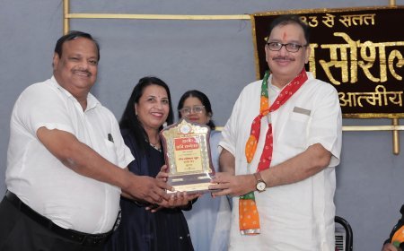 कविताओं की मूसलाधार बारिश में जाल सभागृह डूब गया .... 