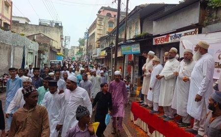 बुरहानपुर में दाऊदी बोहरा समाज ने मनाया  ईद मिलादुन्नबी पर त्योहार, शहर में निकाला भव्य जुलूस, धार्मिक ध्वज के साथ शान से लहराया तिरंगा