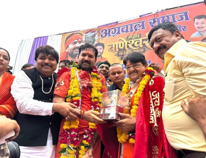 इंदौर पहुंची भव्य श्री बाणेश्वरी कांवड़ यात्रा का भव्य स्वागत