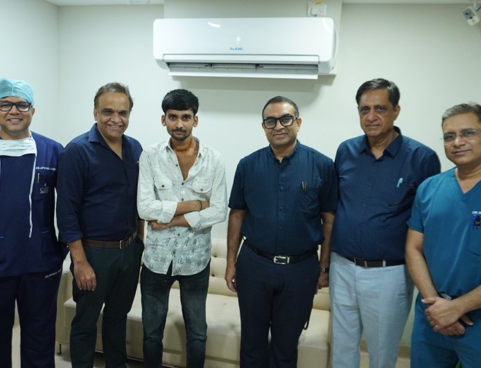 सड़क हादसे में फटी श्वासनली, जटिल सर्जरी कर केयर सीएचएल के डॉक्टरों ने युवक को दी नई जिंदगी