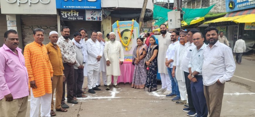 जिला कांग्रेस कमेटी शहर द्वारा पूर्व प्रधानमंत्री राजीव गांधी की मनाई गई जयंती  