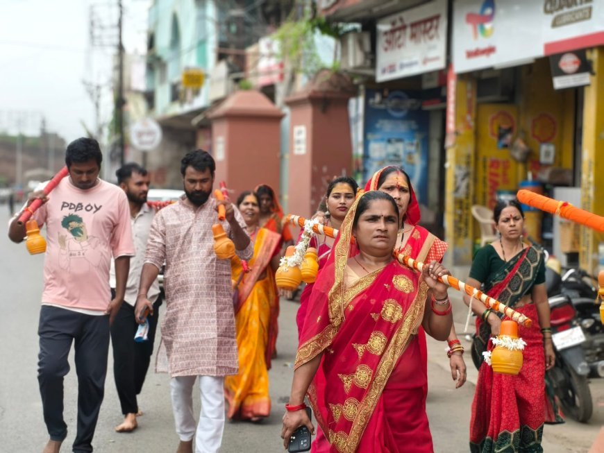 मॉ ताप्ती नदी का जल लेकर पहुंचे कांवड कुंडेश्वर महादेव मंदिर  जल अभिषेक एव़ पूजन किया