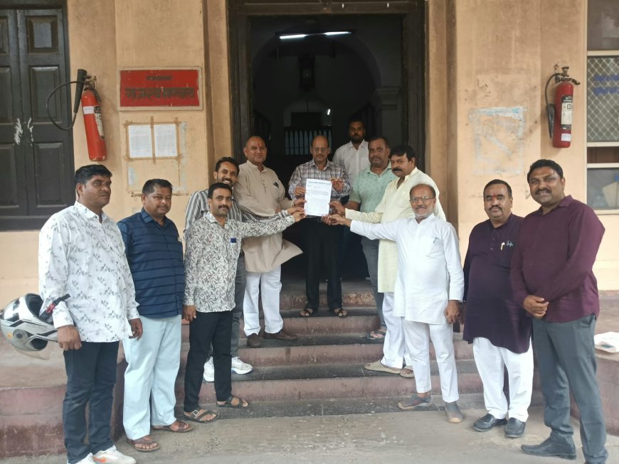 दूध की लागत बढ़ी, किसानों ने 65 रुपए लीटर खरीद मूल्य की मांग को लेकर सौंपा ज्ञापन