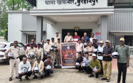 बुरहानपुर जिले के थाना खकनार पुलिस द्वारा ग्राम कोटवारों एवं नगर सुरक्षा समिति के सदस्यों को हेलमेट वितरण एवं यातायात सुरक्षा हेतु अपील           