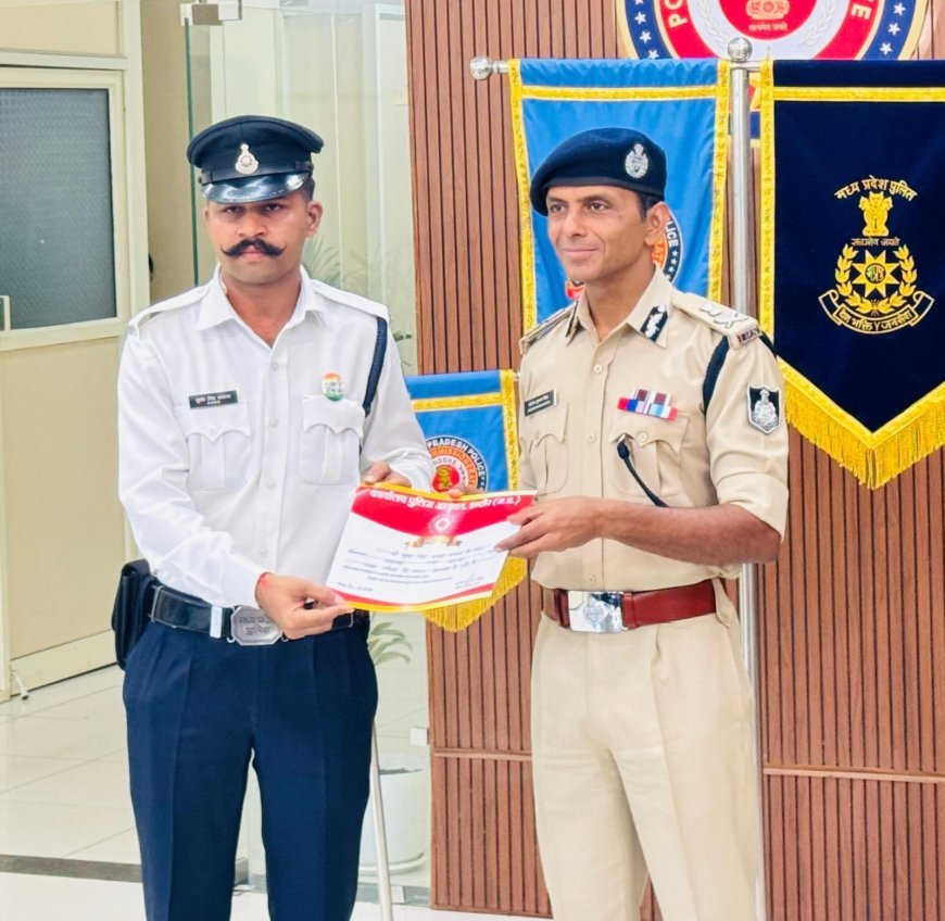 जिंदगी और मौत के बीच जूझ रही घायल महिला के लिए देवदूत बने थे यातायात आरक्षक सुमंत सिंह कछावा