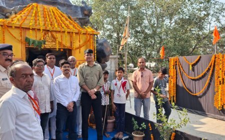 कलेक्टर एवं पुलिस अधीक्षक ने नवरात्र पर्व की सुरक्षा व्यवस्था को लेकर इच्छादेवी एवं ग्राम खमनी स्थित मंदिर का किया निरीक्षण