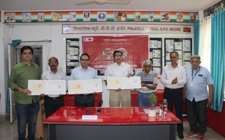 इंदौर जीपीओ में फिलाटेली डे का आयोजन एवं विरूपण मोहर का विमोचन