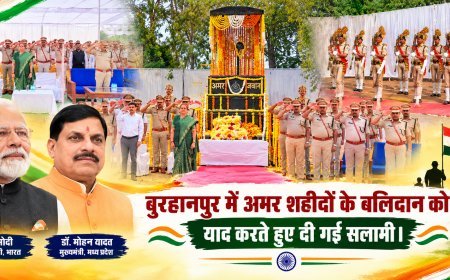 बुरहानपुर में अमर शहीदों के बलिदान को याद करते हुए दी गई सलामी।