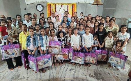 101 कन्याओं का पाद पूजन कर पुरस्कार वितरण किया
