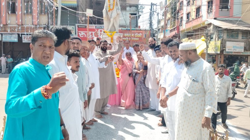 गांधी-शास्त्री जयंती: बुरहानपुर कांग्रेस ने प्रतिमा पर माल्यार्पण कर दी श्रद्धांजलि