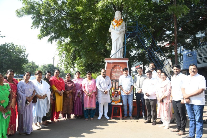 भाजपा कार्यालय स्थित उनकी प्रतिमा पर भाजपा नेताओं ने किया माल्यार्पण 