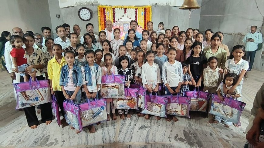 101 कन्याओं का पाद पूजन कर पुरस्कार वितरण किया